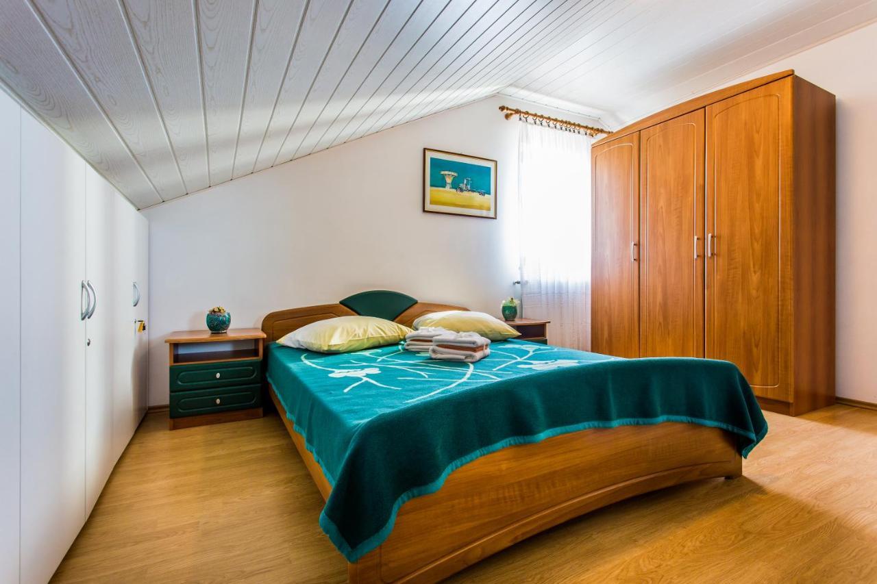 Guest House Lavanda 4 Njivice Esterno foto